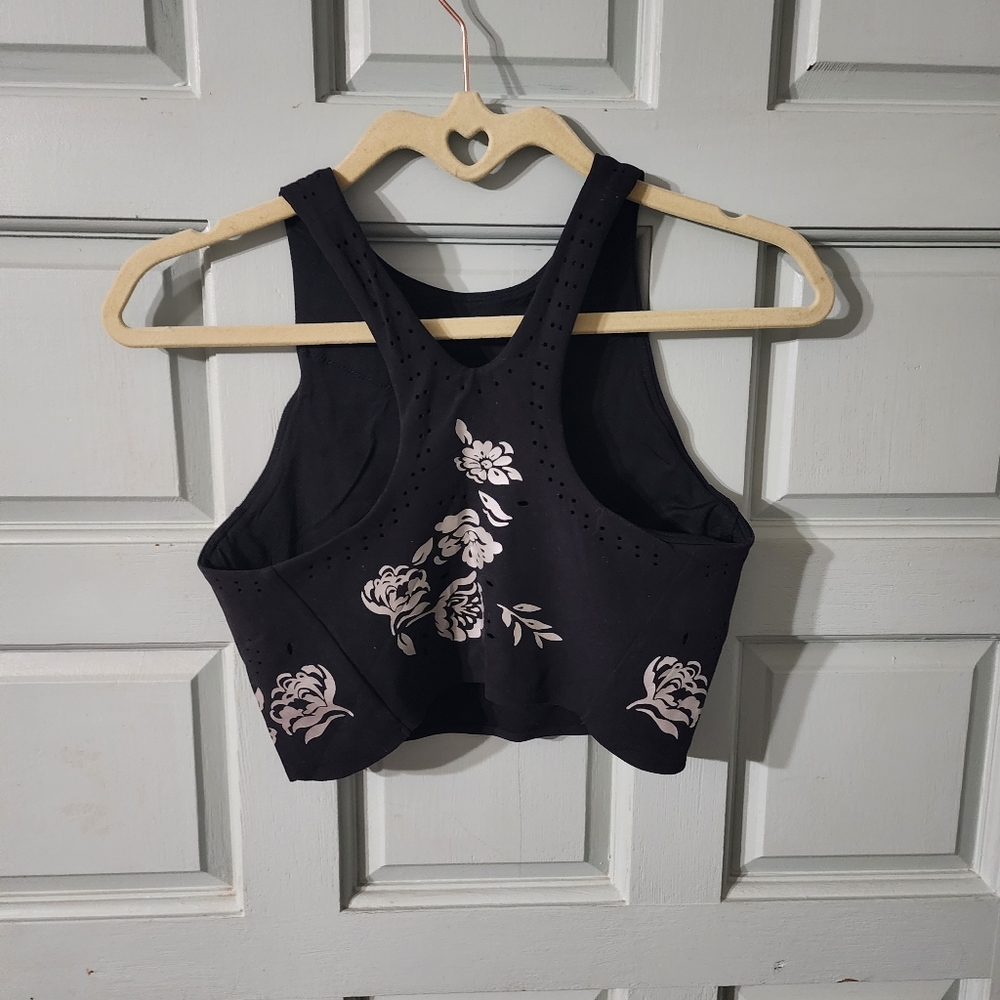 New Athleta Conscious Eyelet Crop Black  size xs